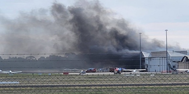 İniş Sırasında Pistten Savrulan Küçük Uçak Hangara Çarptı